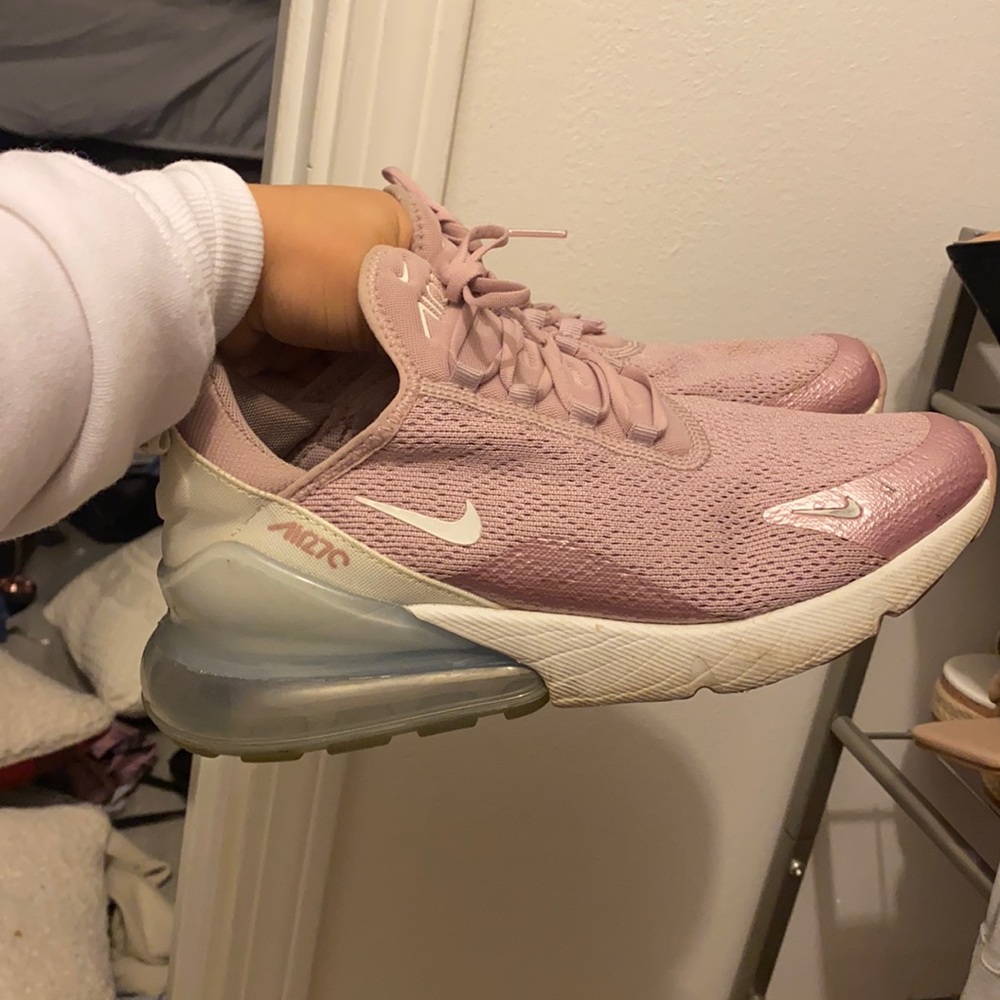 Mauve Nike 270s